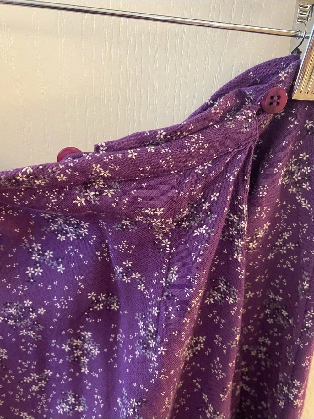 VINTAGE Women’s Floral Midi Skirt w/ Slit in Purple Floral - M